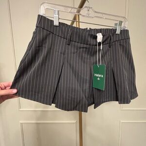 Halara Pinstripe Women's Pleated Skirt w built in Shorts — Skort- Charcoal Gray